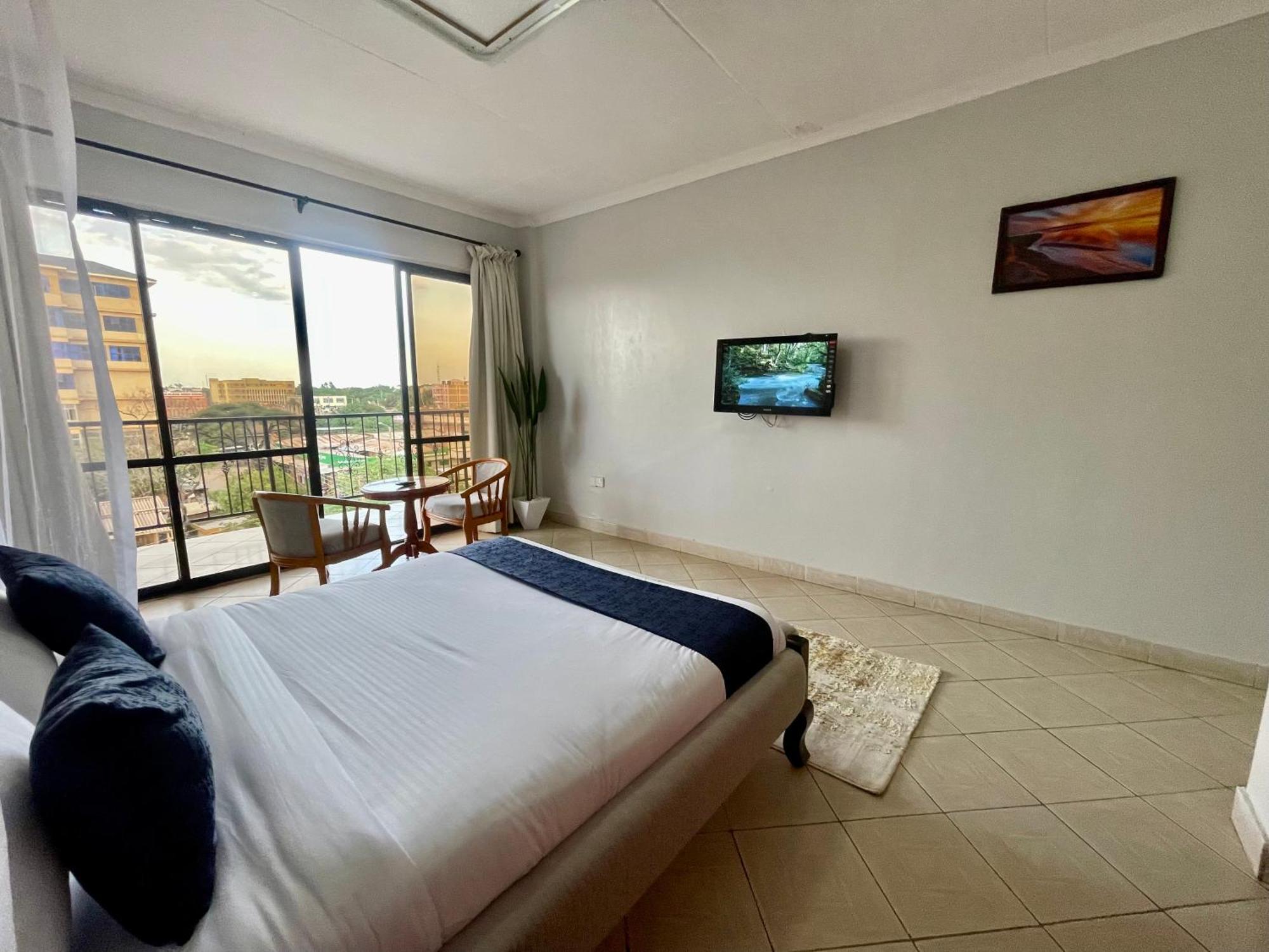 Iman Hotel Isiolo Extérieur photo