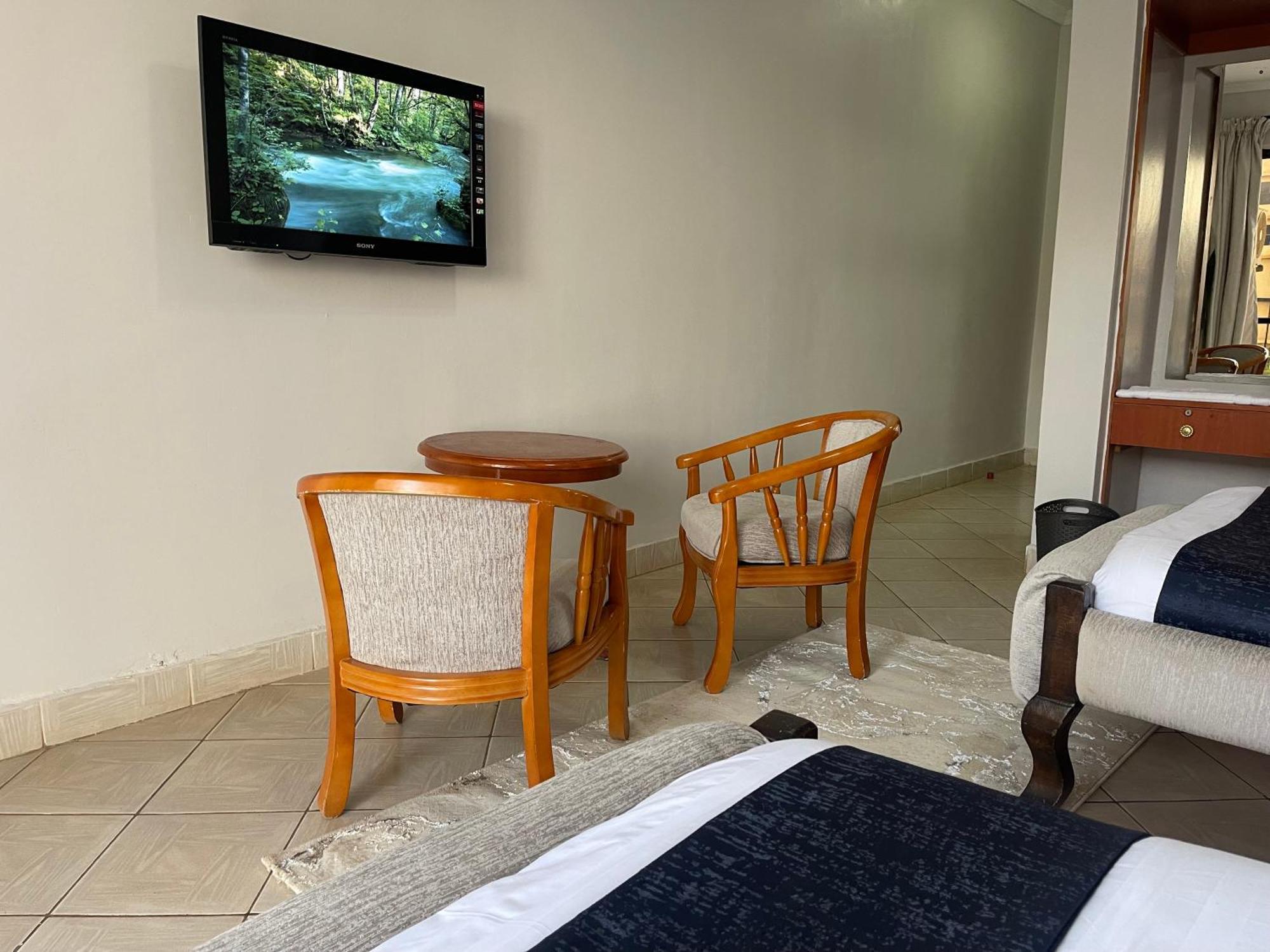 Iman Hotel Isiolo Extérieur photo