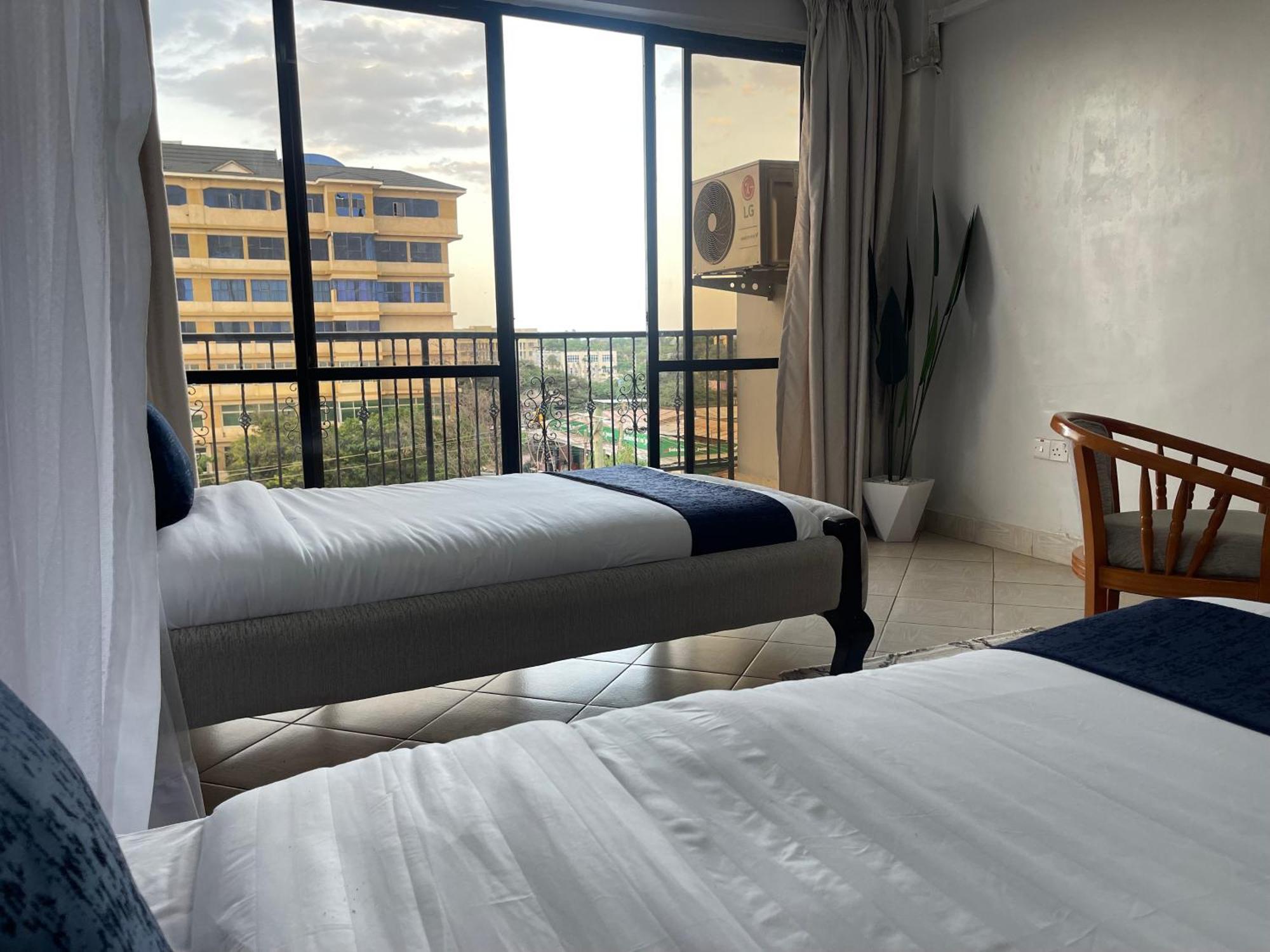 Iman Hotel Isiolo Extérieur photo