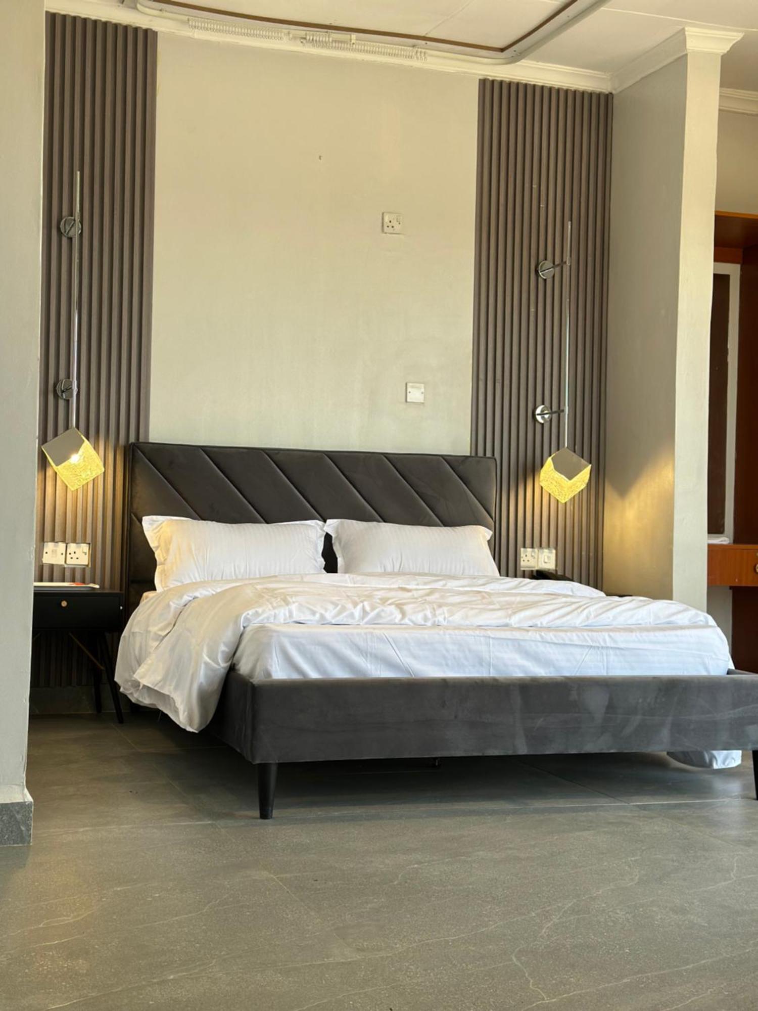 Iman Hotel Isiolo Extérieur photo