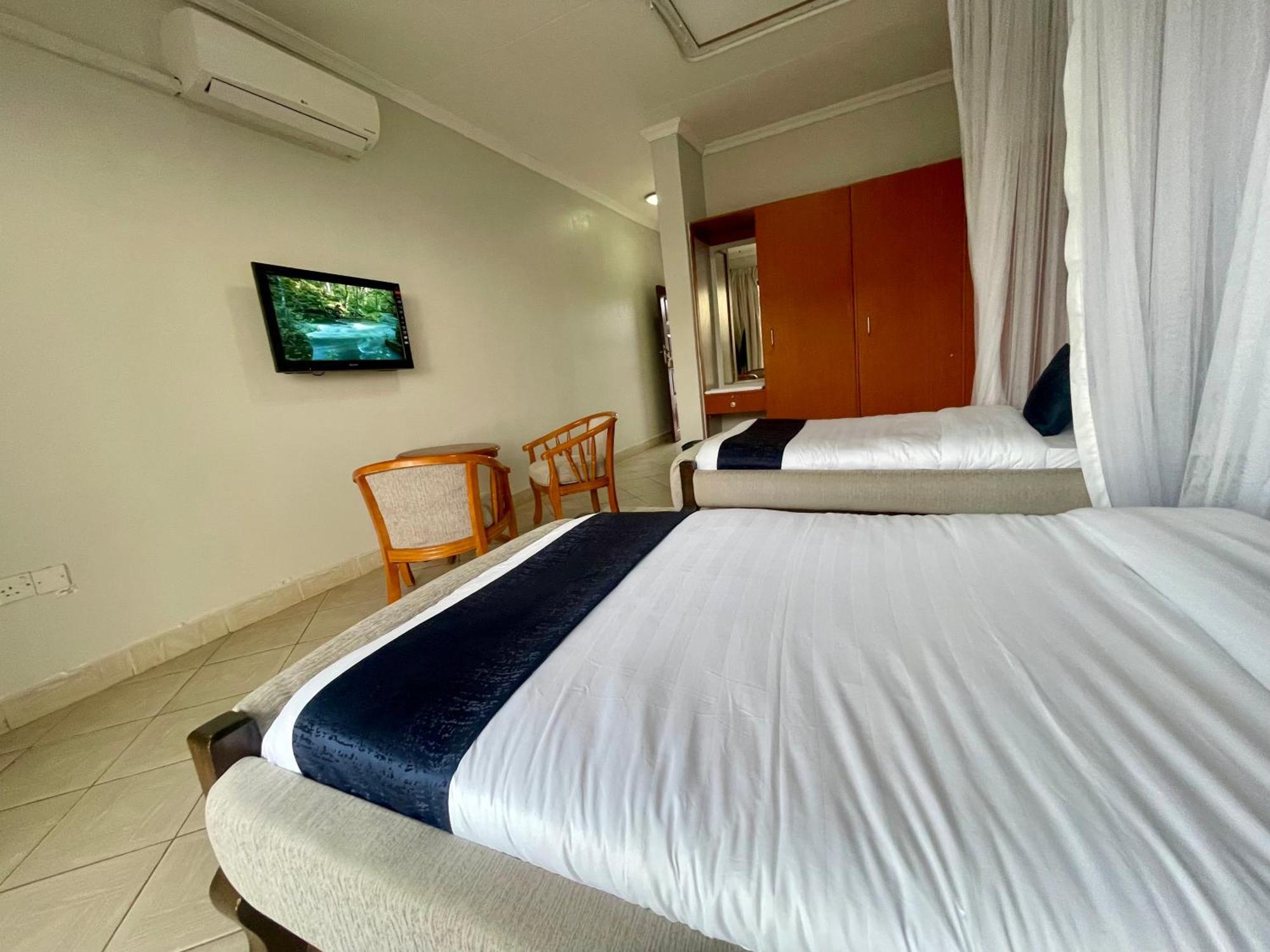 Iman Hotel Isiolo Extérieur photo