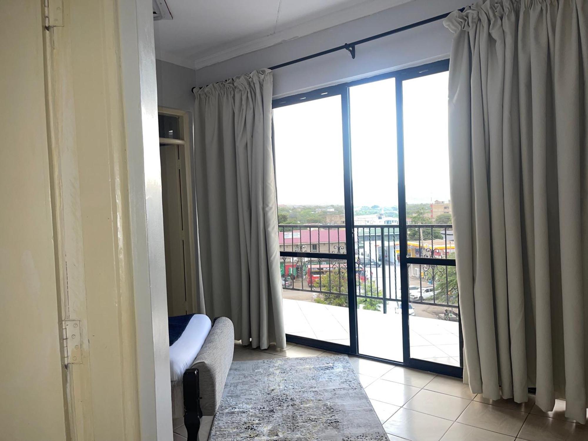 Iman Hotel Isiolo Extérieur photo